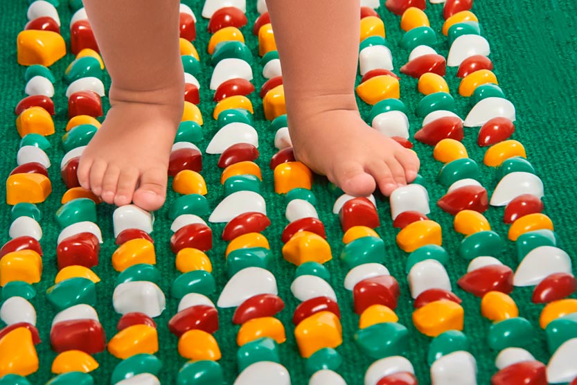 Як зробити масажний килимок для дітей своїми руками?